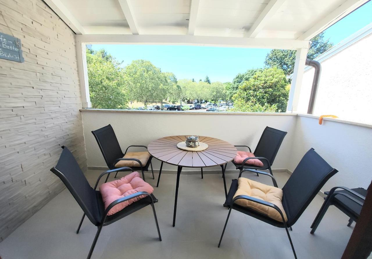 Apartman S Dvije Spavace Sobe Porec Exterior photo