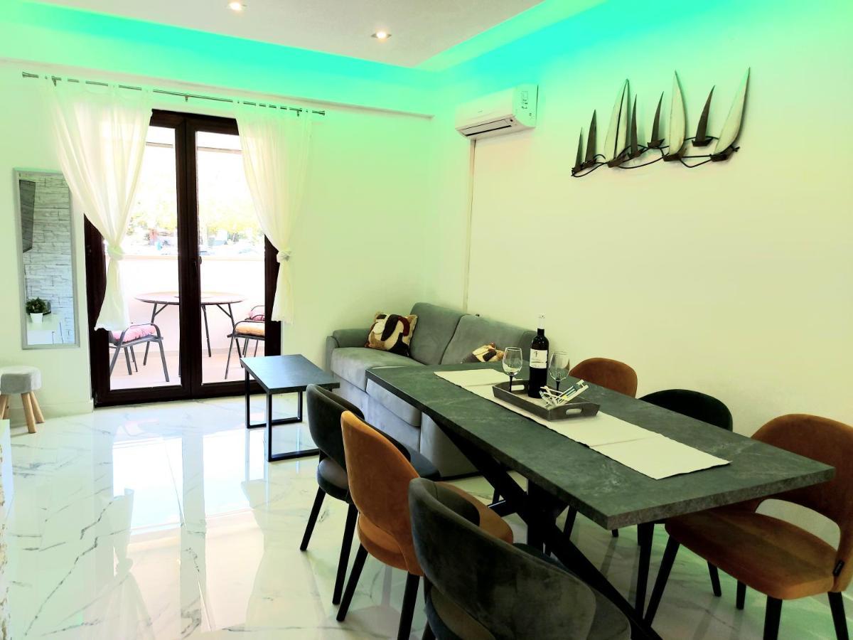 Apartman S Dvije Spavace Sobe Porec Exterior photo