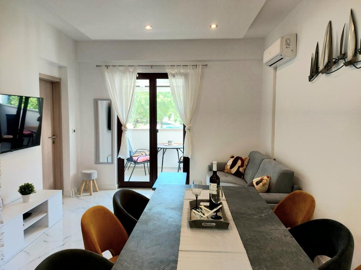 Apartman S Dvije Spavace Sobe Porec Exterior photo