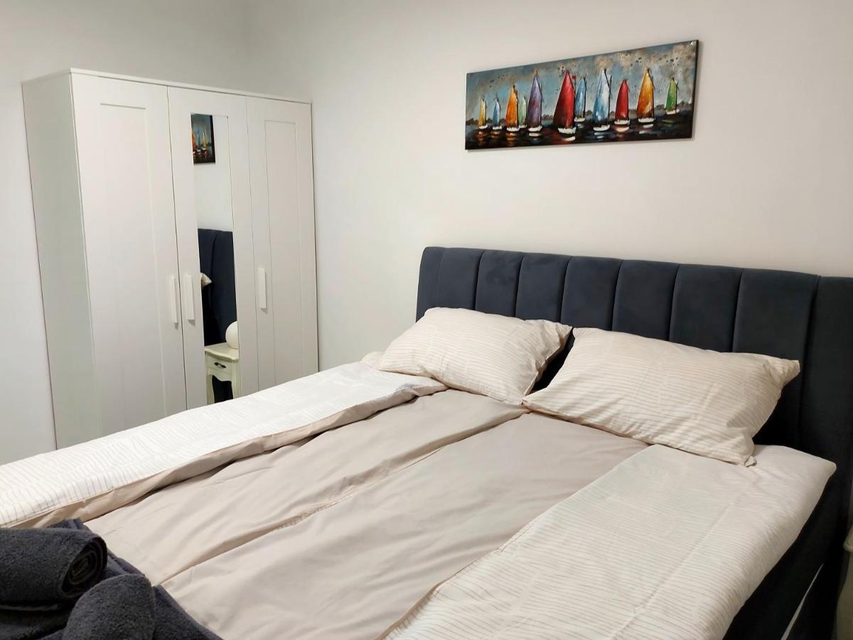 Apartman S Dvije Spavace Sobe Porec Exterior photo