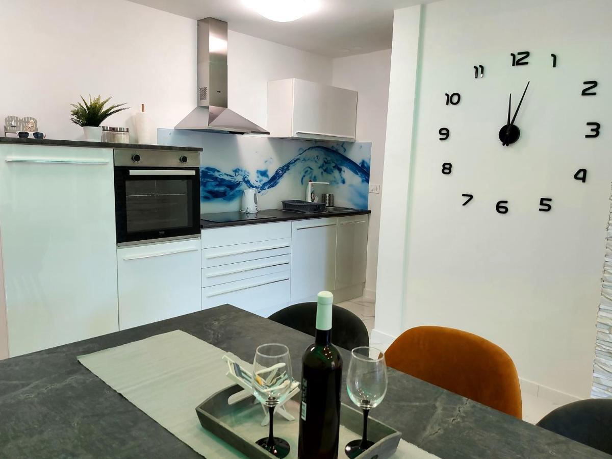 Apartman S Dvije Spavace Sobe Porec Exterior photo